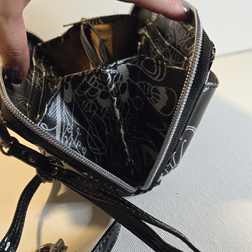 Sakroots Black and White Convertable Crossbody / Wristlet Wallet Bag - Picture 10 of 13